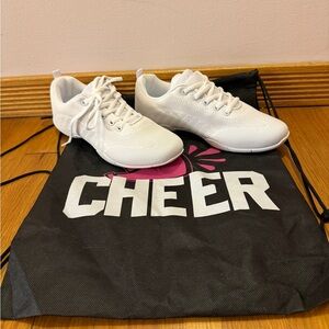 Smapavic Cheer Dance Shoes Sneakers White Size 39 NEW With Bag
